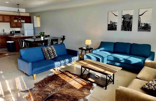 Lansing Condo | Cozy 2-bedroom condo with WiFi, AC in fabulous Lansing