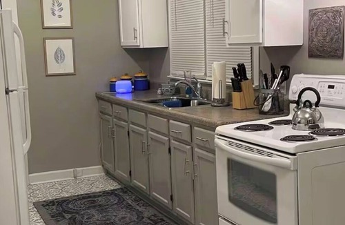 Sikeston Cottage | Cozy 2-bedroom cottage in Sikeston’s historic north end. 2 min drive to hospital