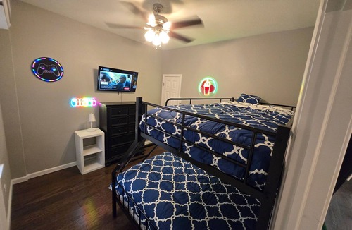 Uniontown House | Cozy 2-bedroom triplex unit in charming Van Buren with AC