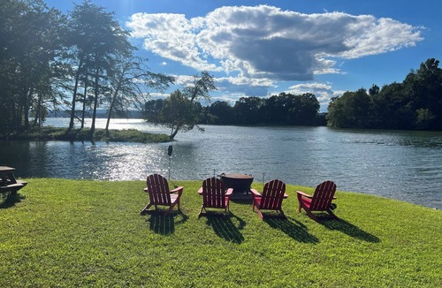 Ten Mile Cabin | Cozy 2-BR Cabin on Watts Bar Lake — Perfect for Fishing & Family