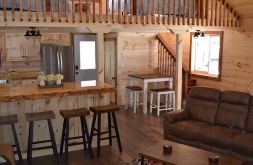 Pepin Cabin | Cozy 3-bedroom Cabin close to Lake Pepin and Villa Belleza Winery.