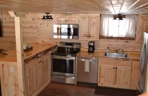 Pepin Cabin | Cozy 3-bedroom Cabin close to Lake Pepin and Villa Belleza Winery.