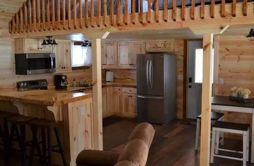 Pepin Cabin | Cozy 3-bedroom Cabin close to Lake Pepin and Villa Belleza Winery.