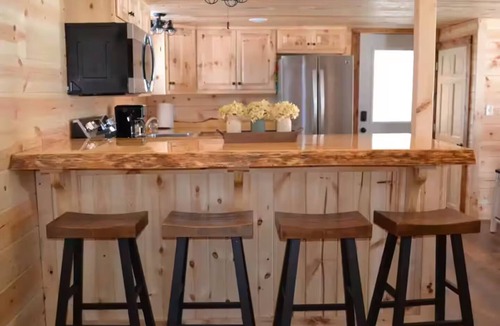 Pepin Cabin | Cozy 3-bedroom Cabin close to Lake Pepin and Villa Belleza Winery.