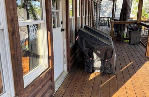 Roach Cabin | Cozy 3-bedroom cabin in tranquil Lake of the Ozarks with AC comfort