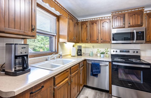 Wisconsin Dells Cabin | Cozy 4-Bedroom Cabin in Wisconsin Dells · Sleeps 10 · Wi-Fi & AC