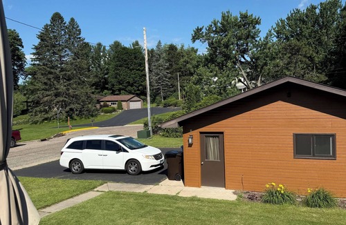 Wisconsin Dells Cabin | Cozy 4-Bedroom Cabin in Wisconsin Dells · Sleeps 10 · Wi-Fi & AC