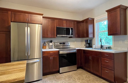 La Crosse House | Cozy 5BR Duplex by Mayo, 50-ft Parking