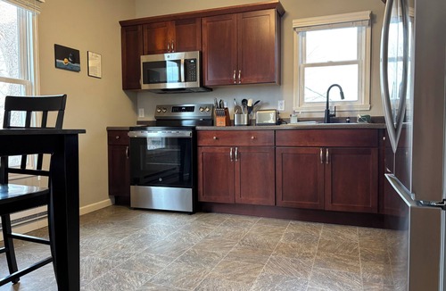 La Crosse House | Cozy 5BR Duplex by Mayo, 50-ft Parking