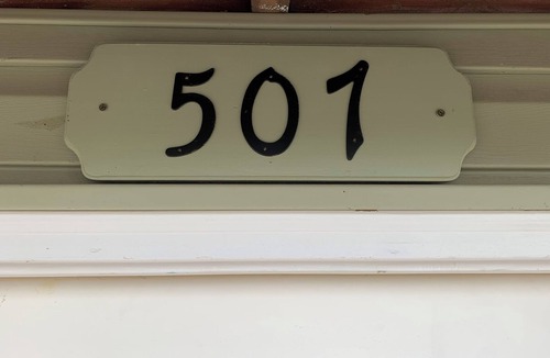 Hannibal Apartment | Cozy apartment close to downtown Hannibal with full kitchen, A/C, and Wi-Fi