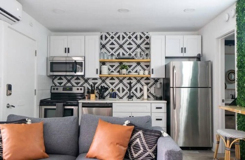 Melrose Condo | Cozy Bohemian Condo with Pool by Barcle