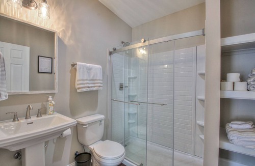 Mount Juliet Cabin | Cozy cabin offering the perfect space to hideaway!