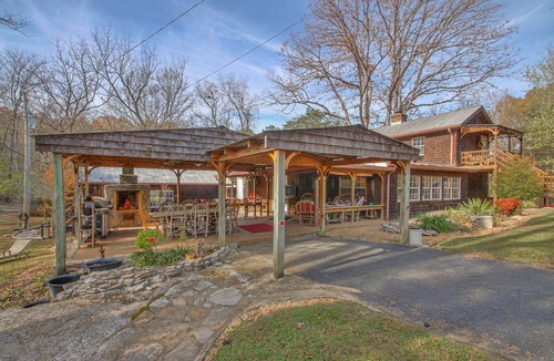 Mount Juliet Cabin | Cozy cabin offering the perfect space to hideaway!