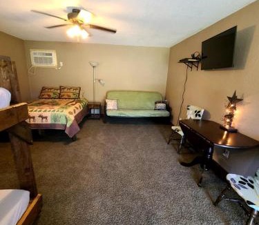 Moscow House | Cozy Cabin Rentals for a Family Getaway in Southeastern Iowa