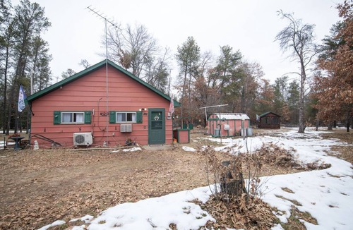 Necedah Cabin | Cozy cabin with 1 bedroom and blow up hot tub & AC in soothing Necedah