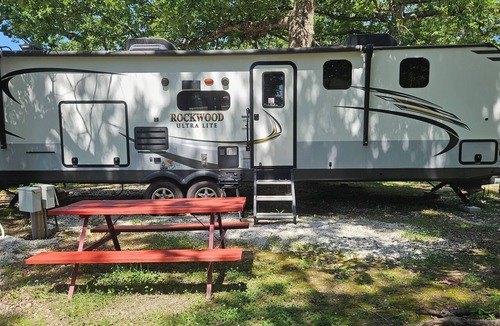 Eudora House | Cozy camper just out of Fair Play mo. with AC and heat near stockton lake. 1 bed