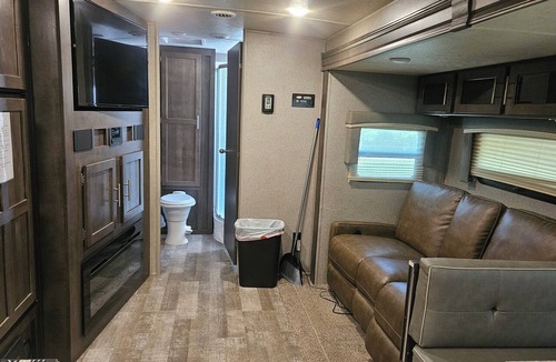 Eudora House | Cozy camper just out of Fair Play mo. with AC and heat near stockton lake. 1 bed