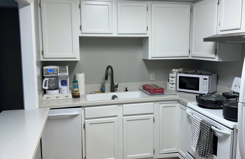 Capital View House | Cozy Capital View, Downtown Attractions, and Local Dining at Your Doorstep!