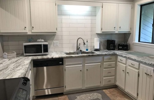 Lake Hamilton Condo | Cozy condo nestled among the trees! Mountain View’s. Pool, hot tub,lake complex