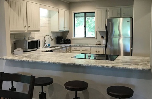 Lake Hamilton Condo | Cozy condo nestled among the trees! Mountain View’s. Pool, hot tub,lake complex