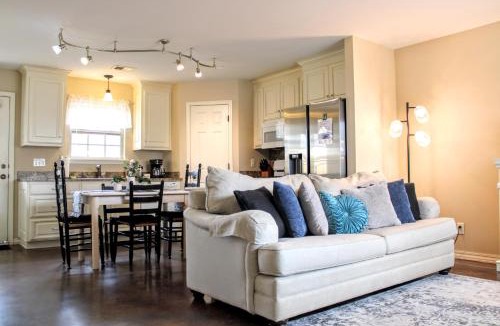 Bentonville House | Cozy Corner Cottage