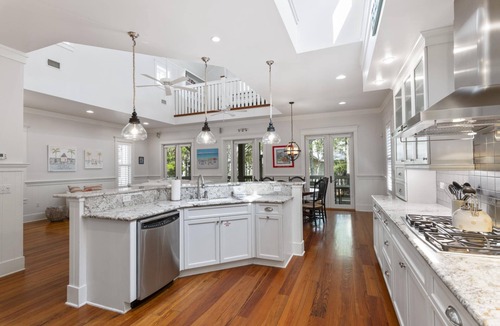 Watercolor House | Cozy Cottage Near Boathouse w/Grill