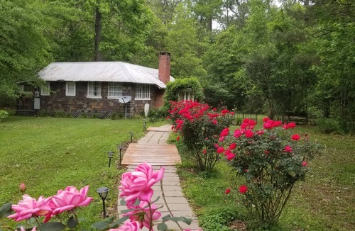 Covington Cottage | Cozy Cottage on private acreage minutes from town