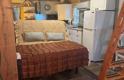 Blackwell Cottage | Cozy Cottage on the Big River in the Forest