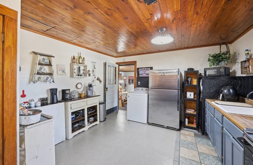 Como House | Cozy Country Retreat Hot Tub, Fire Pit & Guitars 2 Bedroom Home