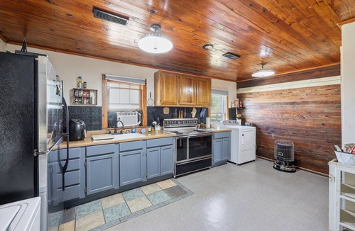 Como House | Cozy Country Retreat Hot Tub, Fire Pit & Guitars 2 Bedroom Home
