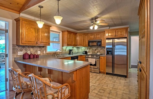 Byrdstown Cabin | Cozy Dale Hollow Lake Cabin w/Deck & Creek Views!