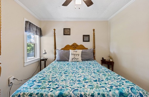 Horse Cave House | Cozy Farmhouse near Mammoth Cave on 45+ acre animal farm