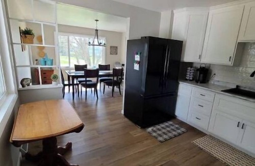 Eastman House | Cozy Farmhouse Retreat on Private Acreage