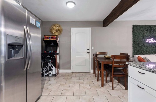 Lee's Summit House | Cozy Home|4 KingBeds|Fenced Yard|Pets+MAJOR INTERNATIONAL SPORTING EVENT WC