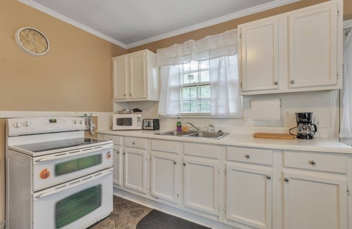Capital View House | Cozy Home Away From Home In Little Rock 2 Bedroom Home by RedAwning