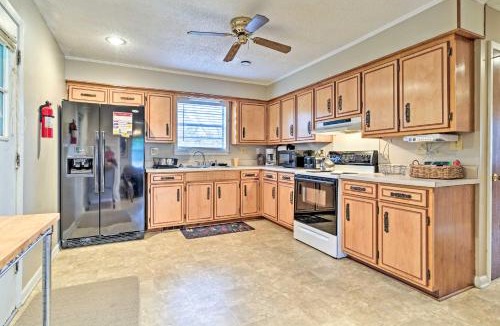 Oxford House | Cozy Home w/Grill: Walkable Oxford Location