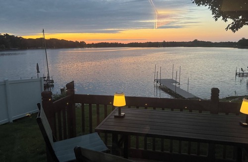 Lindstrom Cabin | Cozy Lake Escape - Hot tub, Sauna, Fire Pit, Kayak/Canoe & More