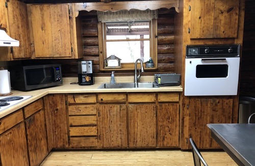 Rogers Cabin | Cozy Lake Front Family Friendly Cabin, Bunk House, Kayaks and Canoe!