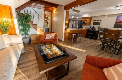 Decatur House | Cozy lakefront A‑frame w/hot tub & dock