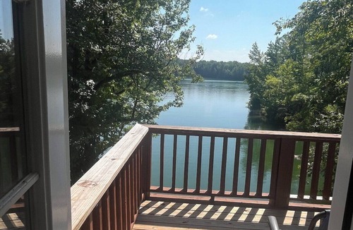 Winchester Cabin | Cozy, lakeside cabin on beautiful Tims Ford Lake