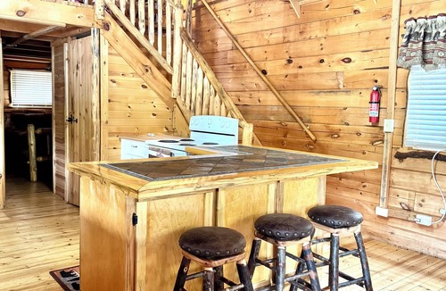 Black River Falls House | Cozy Log Cabin Fully Stocked 1.5 Garage Sleeps 7 UTV Route