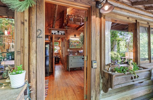 Eureka Springs Cabin | COZY LOG CABIN/LAKE LUCERNE - lake view w/tub, wood stove, 3 mi. to dwtn Eureka
