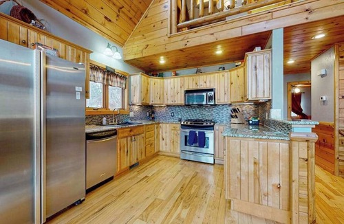 Rome House | Cozy Log Home Overlooking the 12th Fairway, A Perfect Retreat at Lake Arrowhead