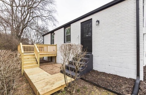 The Nations House | Cozy Nashville Retreat Near Music Row