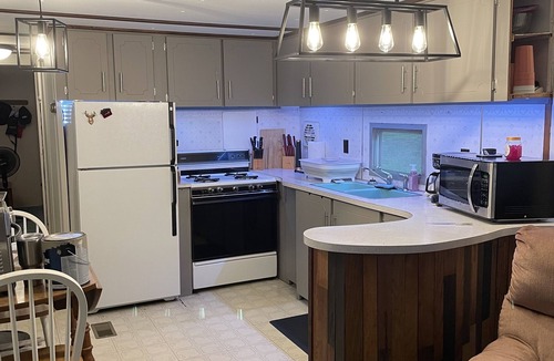 Houston House | Cozy on the lake lodging with kayaking and fishing supplies furnished.