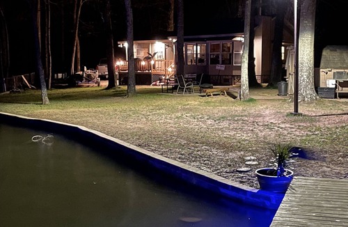 Houston House | Cozy on the lake lodging with kayaking and fishing supplies furnished.