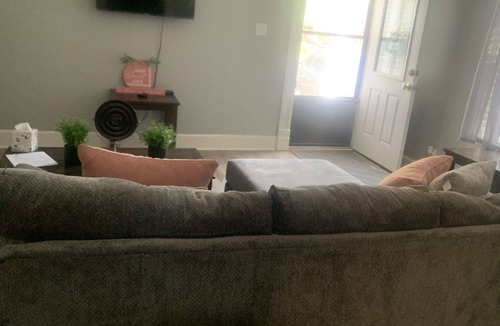 East of Broadway Apartment | Cozy one bedroom apt located in the SoMa district, quite, great entertainment