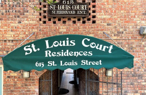 Beauregard Town Historic District Apartment | Cozy Place Downtown by the River Center minutes to LSU. Free Parking/Wifi