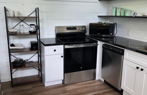 Byrdstown Cabin | Cozy, private, 1-bedroom cabin in Monroe, near Livingston, Dale Hollow Lake