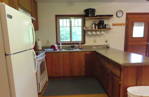 Coffman Cove Cabin | Cozy & Quiet Cabin 2 minutes from Coffman Cove Harbor - 16' Skiff & Van avail.